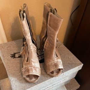 Freebird Stores leather sandals